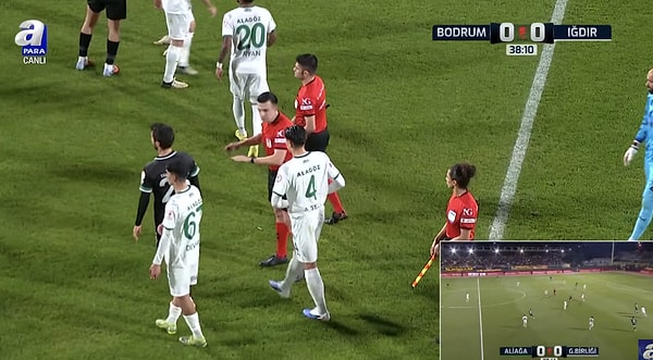 Bir futbolcunun uyarısından sonra Turtay kaptanları yanına çağırdı.