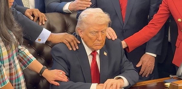 ABD Başkanı Donald Trump, Beyaz Saray'da Evangelist pastörleri ağırladı. Ziyarette tüm dünyanın konuştuğu anlar yaşandı.