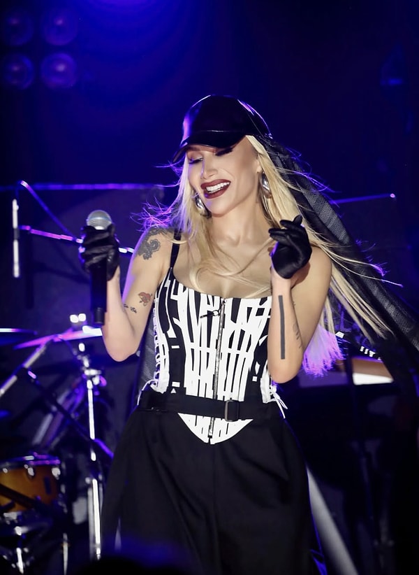 Eleştirilerin ardından Burcu Güneş de sessiz kalmadı ve kendisine tepki gösteren isimlere sosyal medya üzerinden yanıt verdi.