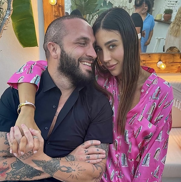 Türk pop müziğinin sevilen isimlerinden Berkay Şahin, yıllardır hem güçlü sahne performansları hem de hit şarkılarıyla müzik listelerinde adından söz ettirmeyi başarıyor.