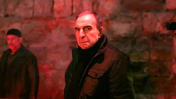 Kanal D'nin cuma akşamlarına damga vuran dizisi Arka Sokaklar ekran yolculuğuna emin adımlarla devam ediyor.