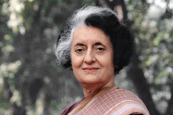 "İnsanlar görevlerini unutmaya ama haklarını hatırlamaya meyillidir." -Indira Gandhi