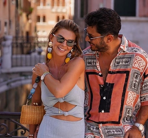 Başarılı oyunculuğu ve güzelliğiyle uzun yıllardır ekranların sevilen isimlerinden biri olan Pelin Karahan, özel hayatıyla da sık sık gündeme geliyor.