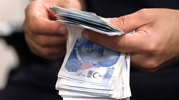 Kredi gerekçesiyle maaşa bloke konmuş.