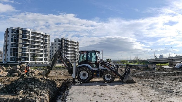 İzmir Büyükşehir Belediyesi, Çiğli’de ulaşımı kolaylaştırmayı hedefleyen yeni bir köprü projesi için çalışmalara başladı.
