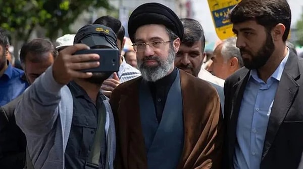 Krizin fitilini ateşleyen gelişmelerin merkezinde ise İran'daki siyasi değişim yer alıyor.