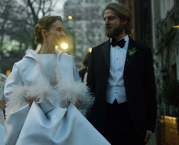 Başarılı oyuncuya, uzun süredir müzisyen Christian Lee Hutson'la aşk yaşıyordu.