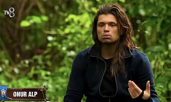 Survivor'ın en çok ses getiren isimlerinden biri olan Onur Alp yarışmaya veda etti.
