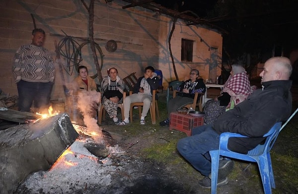 "Gece olan artçı depremlerden çok korktuk"