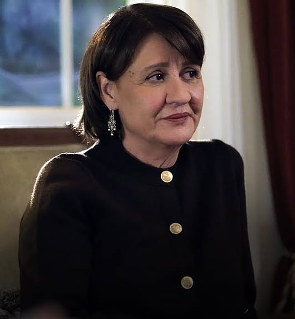 NOW'ın yeni dizisi Yeraltı ekran yolculuğuna iddialı bir şekilde devam ediyor.