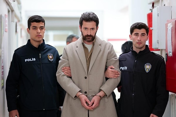 Fenomen aşiret dizisi Uzak Şehir'in yeni bölümü yine heyecan yarattı.