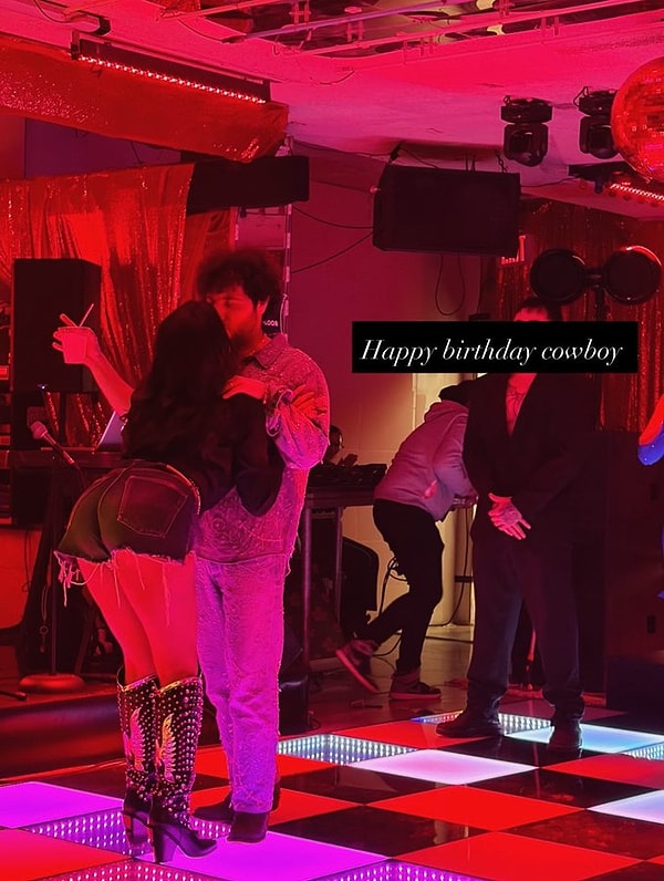 Selena Gomez, son olarak sevgilisi Benny Blanco’nun doğum günü için düzenlenen partiden fotoğrafları takipçileriyle paylaştı.