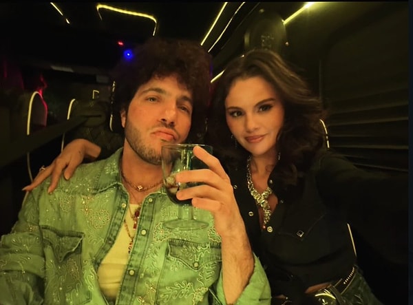 Dünyaca ünlü şarkıcı ve oyuncu Selena Gomez, yapımcı ve müzisyen Benny Blanco ile yaşadığı ilişkiyle son yılların en çok konuşulan çiftlerinden biri haline geldi.