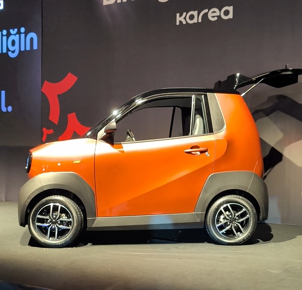 Türkiye'nin yeni yerli elektrikli otomobili görücüye çıktı.