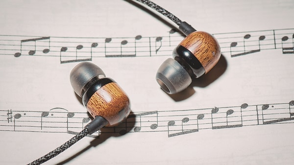 Kablolu kulaklıklara neden geri dönülüyor?