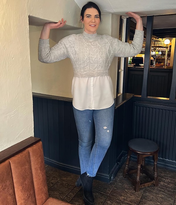 Çocukluğunda boyu nedeniyle zorbalığa uğrayan 30 yaşındaki Charlotte Mill, yıllar boyunca dış görünüşü yüzünden birçok önyargıyla karşılaştığını söylüyor.