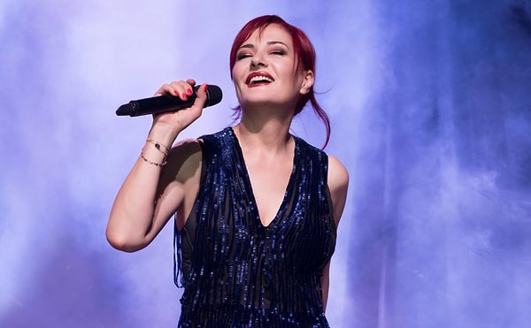 Oyuncu kimliğinin yanı sıra yazarlığıyla da tanınan Hakan Karahan, katıldığı programda hem kariyerinden hem de özel hayatından söz etti.