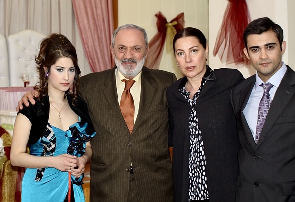 Türk televizyon tarihinin eski dizileri son dönemde yeniden konuşulmaya başladı. 👇