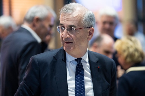 İran’ın Hürmüz Boğazı’nı kapalı tutmaya devam etmesiyle petrol fiyatları yükselmeyi sürdürüyor.