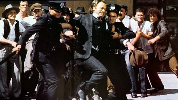 Campanas Rojas (1982)