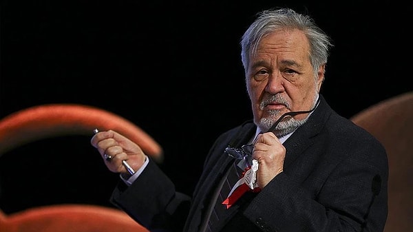 Vasiyetinde mezar yerini söylemiş.