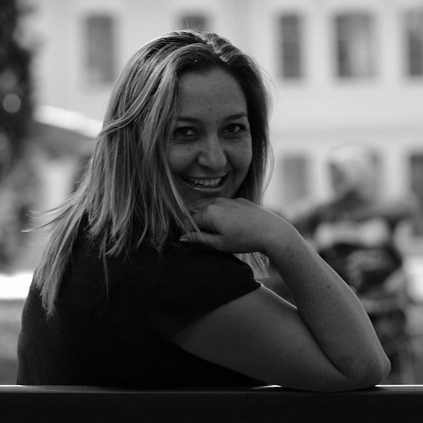 Bir doktor neden sadece hastanede kalmaz da dünyanın peşine düşer?