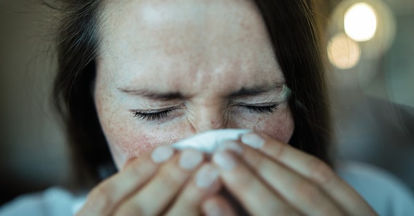 "Erkek arkadaşıma alerjim var" sözü tamamen uydurma değil ama olay çoğu zaman sanıldığı yerden çıkmıyor.