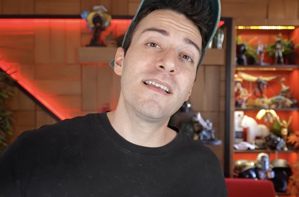 Uzun yıllardır Türkiye’de YouTube denince akla gelen ilk isimlerden biri olan Enes Batur, özellikle genç izleyici kitlesi arasında büyük bir popülerliğe sahip.