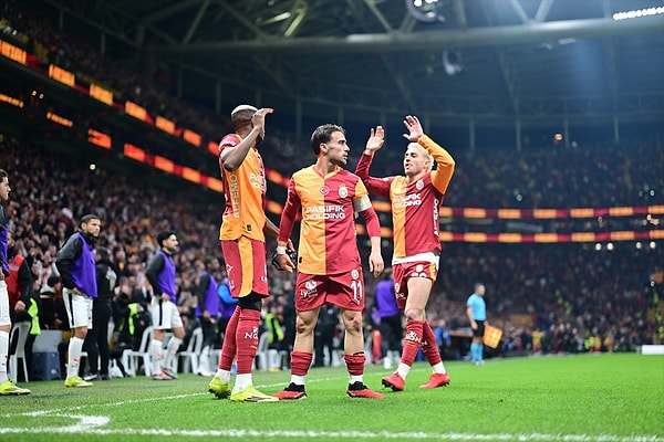 Galatasaray mutlak üç puan için çıktığı maçta ilk yarı golü bulmadı.