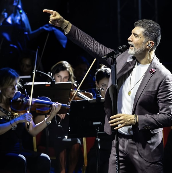 İşte bayram konserlerinde sahne alacak bazı ünlülerin konser başına alacağı iddia edilen ücretler: