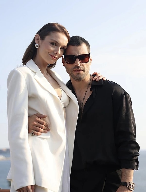 9. Show TV'de yayınlanan Veliaht dizisinden Akın Akınözü ve Serra Arıtürk'ün kareleri gündem oldu.