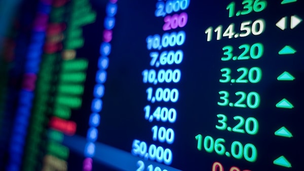 6. Borsada yapay zeka kullanan robot yazılımların insanlara sağladığı en büyük üstünlük nedir?