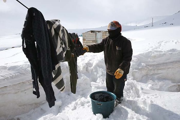 Zorlu doğa koşullarına karşı büyük direniş devam ediyor.