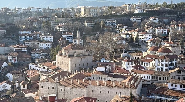 Geleneksel konaklarda yer kalmadı