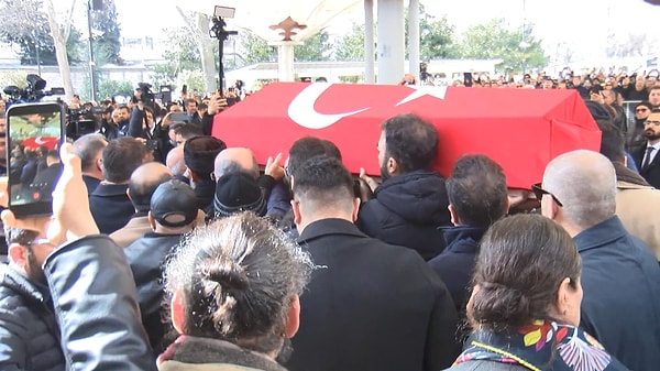 Fatih Camii Haziresi’ne kimler defnedildi?