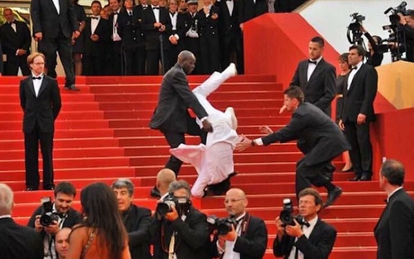 At the ceremony, despite having nine nominations, it was alleged that Timothée Chalamet, who failed to secure an award, took a tumble down the stairs.