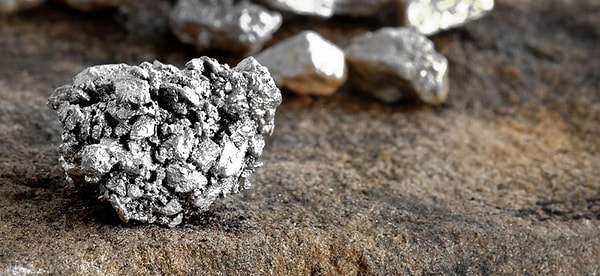 Elektriği en iyi ileten metal olduğu için modern teknolojinin görünmez kahramanı olarak öne çıkıyor.