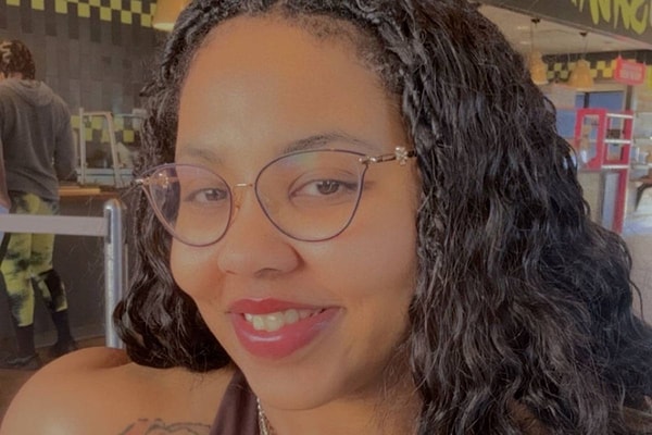 Michelle Smith, gençlik yıllarında ortaya çıkan cilt döküntülerinin uzun süre egzama olduğunu düşündü.