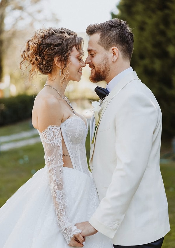 YouTube dünyasının en sevilen isimlerinden biri olan Alper Rende, yıllardır çektiği eğlenceli videolar, sosyal deneyleri ve projeleriyle geniş bir kitleye ulaşmayı başarmıştı.