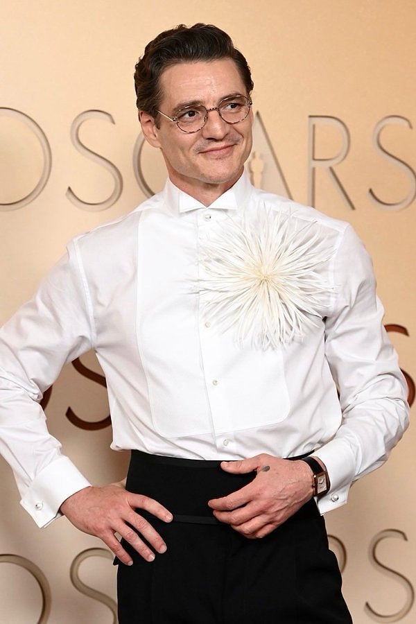 Lately, we've been talking about Pedro Pascal not just for his projects, but also for his appearances at events and red carpet looks.