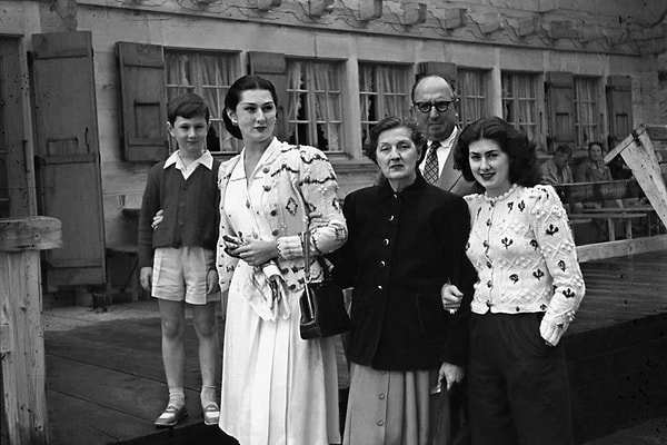 Sabiha Sultan’ın yolu sonunda çocukluk aşkı sayılabilecek isimlerden değil, kuzeni Ömer Faruk Efendi’den geçti ama hayatı burada da huzurlu akmadı.