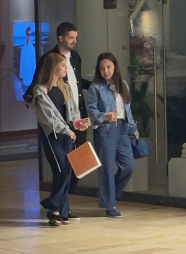 Son olarak Alara’nın, Orta Doğu’daki gerilim nedeniyle Dubai’de mahsur kaldığı öne sürüldü.