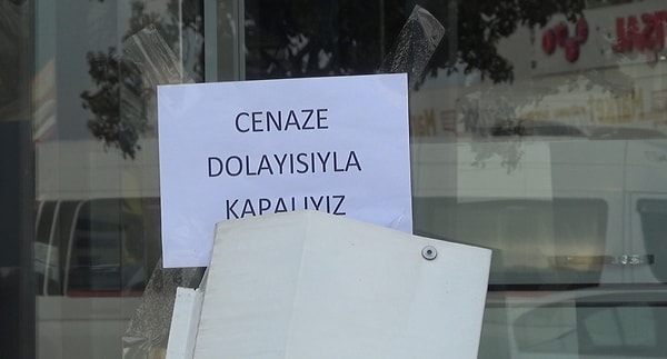 Altın ve nakit paralarını emanet ettiler. Kuyumcu "Cenaze dolasıyla kapalıyız" yazısını asarak kayıplara karıştı.
