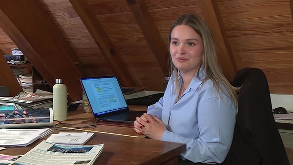 Kapı kapı dolaşarak seçmenleriyle tanıştı.