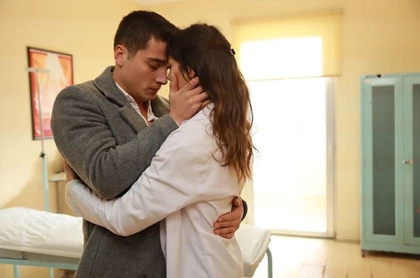 Uzak Şehir’in sevilen oyuncuları Dilin Döğer ve Atakan Özkaya, Onedio’ya konuk oldu.