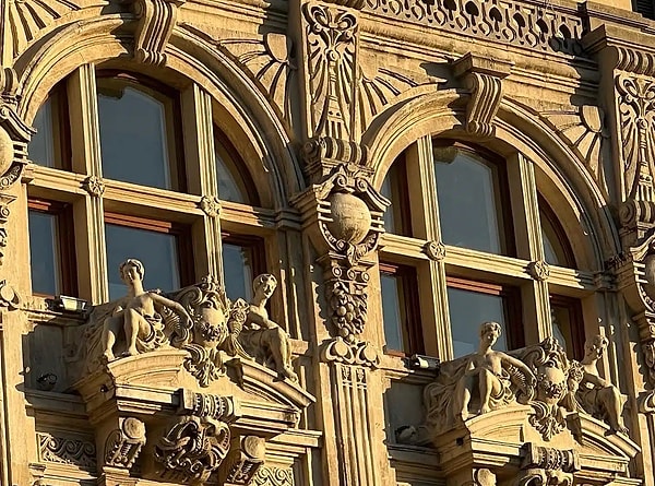 İkinci derece tarihi eser statüsündeki bu taşınmaz, 1983 yılında Sarkuysan tarafından satın alınmış ve uzun yıllar şirketin hizmet binası olarak kullanılmıştı.