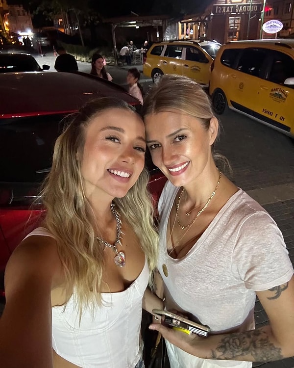 Olayın yankıları sürerken, gözler Aleyna Kalaycıoğlu ile Vahap Canbay arasındaki ilişkiye çevrildi. İkilinin daha önce ayrılıp barıştığı ve çalkantılı bir süreç yaşadığı iddiaları gündeme geldi.