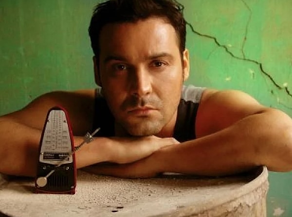 Albümdeki şarkıların söz ve müziklerinde büyük çoğunlukta Yaşar'ın imzası var.