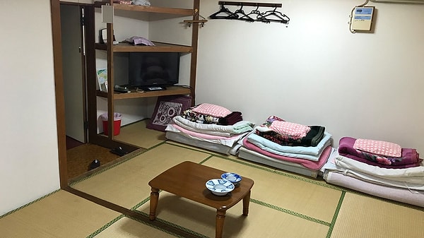 Fukuoka’daki eski ryokan, dikkat çekmek için epey farklı yöntem denemiş