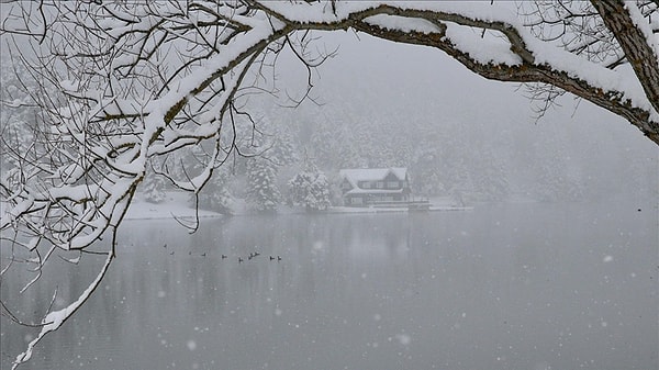 Bolu'da Bayram Tatilcileri Kar Manzarasıyla Karşılandı